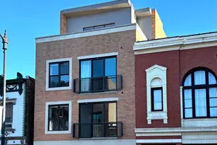 2445 N Lincoln Ave, Chicago, IL 60614 - Photo 2