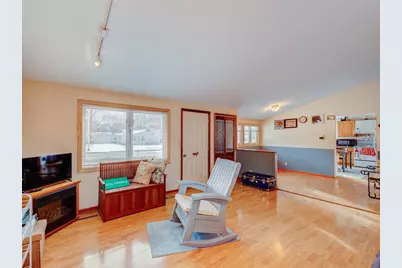 1416 Kings Road, Carpentersville, IL 60110 - Photo 4