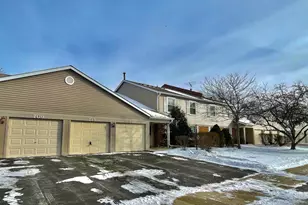 715 N Deer Run Dr, Palatine, IL 60067 - Photo 2