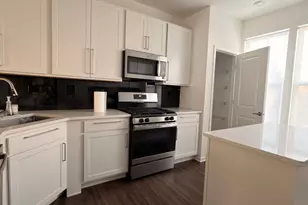 522 Wolverine Dr, Aurora, IL 60502 - Photo 8