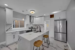 8250 S Rhodes Ave, Chicago, IL 60619 - Photo 8
