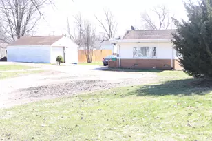 906 S Monroe St, Streator, IL 61364 - Photo 2