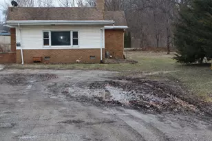 906 S Monroe St, Streator, IL 61364 - Photo 2