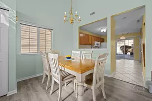 516 E Victoria Cir, North Aurora, IL 60542 - Photo 4