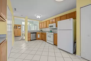 516 E Victoria Cir, North Aurora, IL 60542 - Photo 6