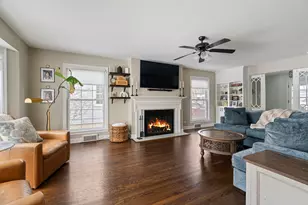 931 N Kennicott Ave, Arlington Heights, IL 60004 - Photo 2