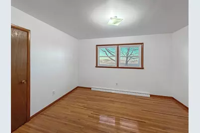 1165 N Henderson Road, Freeport, IL 61032 - Photo 16