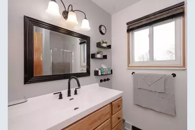 746 E Devon Avenue, Roselle, IL 60172 - Photo 14