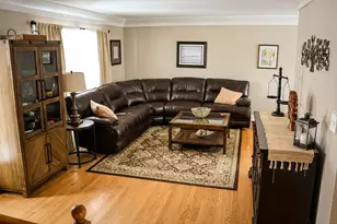 192 Surrey Dr, Carol Stream, IL 60188 - Photo 4