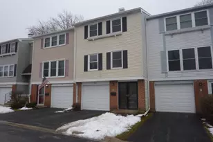 1919 Finchley Ct, Schaumburg, IL 60194 - Photo 2