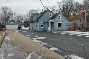 616 Daisyfield Rd, Rockford, IL 61102 - Photo 2