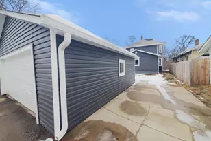 724 20th Ave, East Moline, IL 61244 - Photo 2