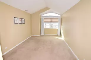 939 Mesa Dr, Lake in the Hills, IL 60156 - Photo 10