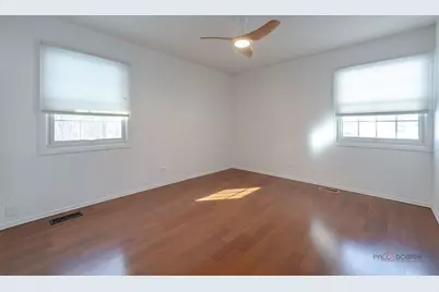 915 Plum Grove Circle, Buffalo Grove, IL 60089 - Photo 8