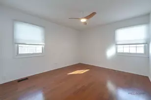 915 Plum Grove Cir, Buffalo Grove, IL 60089 - Photo 8