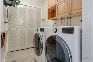 915 Plum Grove Cir, Buffalo Grove, IL 60089 - Photo 12