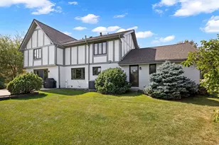 6209 Sleepy Hollow Ln, Lisle, IL 60532 - Photo 2