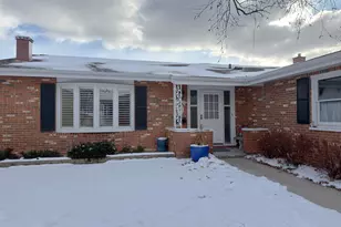 1819 W Thornwood Ln, Mount Prospect, IL 60056 - Photo 4