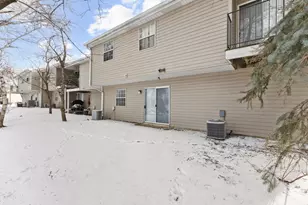 46 Gant Cir, Streamwood, IL 60107 - Photo 16