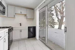 46 Gant Cir, Streamwood, IL 60107 - Photo 6