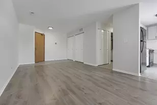 46 Gant Cir, Streamwood, IL 60107 - Photo 2