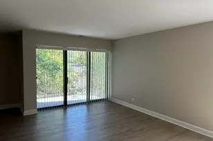 425 Walnut Creek Ln, Lisle, IL 60532 - Photo 2