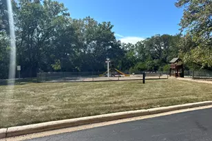 425 Walnut Creek Ln, Lisle, IL 60532 - Photo 12