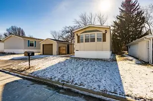 26 Troy Ct, Bloomington, IL 61701 - Photo 2