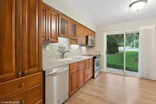 35 Shawnee Trail, Indian Head Park, IL 60525 - Photo 4