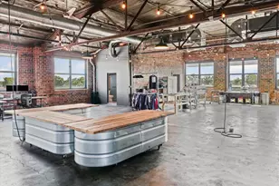 209 E Washington St, Bloomington, IL 61701 - Photo 34