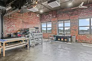 209 E Washington St, Bloomington, IL 61701 - Photo 40