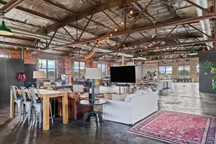 209 E Washington St, Bloomington, IL 61701 - Photo 16