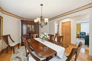 15 Manchester Ln, Elmhurst, IL 60126 - Photo 4