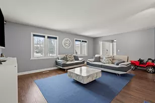 1286 Roxbury Rd, Rockford, IL 61107 - Photo 2