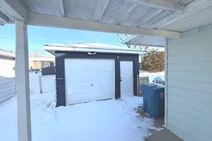 2106 Tepee Ave, Carpentersville, IL 60110 - Photo 2