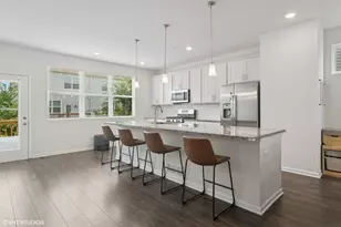 2709 Lily Ln, Rolling Meadows, IL 60008 - Photo 8