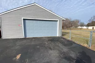 880 E Riverside Blvd, Loves Park, IL 61111 - Photo 8