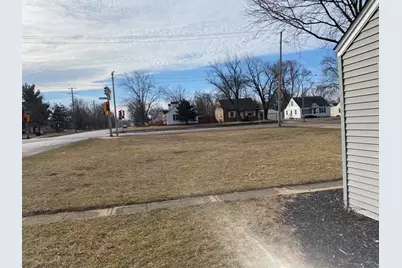 880 E Riverside Boulevard, Loves Park, IL 61111 - Photo 6