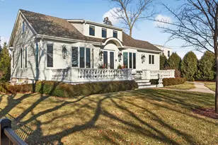 285 Middaugh Rd, Clarendon Hills, IL 60514 - Photo 2