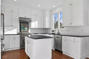 285 Middaugh Rd, Clarendon Hills, IL 60514 - Photo 8