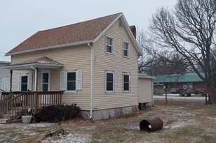 506 State St, New Windsor, IL 61465 - Photo 2