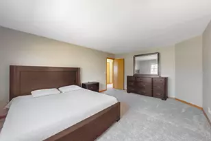 2500 Rosehall Ln, Aurora, IL 60503 - Photo 12