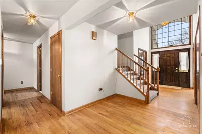 1190 Woodcreek Lane, Hoffman Estates, IL 60169 - Photo 4