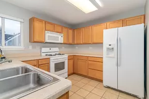 520 Lincoln Station Dr, Oswego, IL 60543 - Photo 6