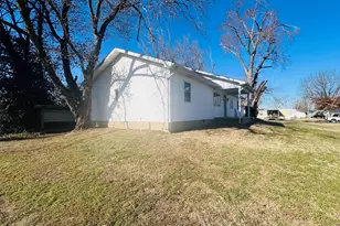 1007 Murphy St, Eldorado, IL 62930 - Photo 6