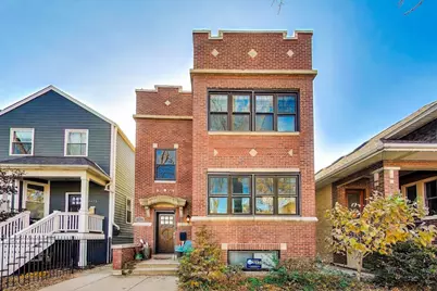 2429 W Pensacola Avenue, Chicago, IL 60618 - Photo 2