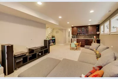 2429 W Pensacola Avenue, Chicago, IL 60618 - Photo 30