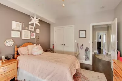 2429 W Pensacola Avenue, Chicago, IL 60618 - Photo 24