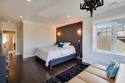 2429 W Pensacola Avenue, Chicago, IL 60618 - Photo 6