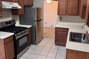 15 Creekside Cir, Elgin, IL 60123 - Photo 6